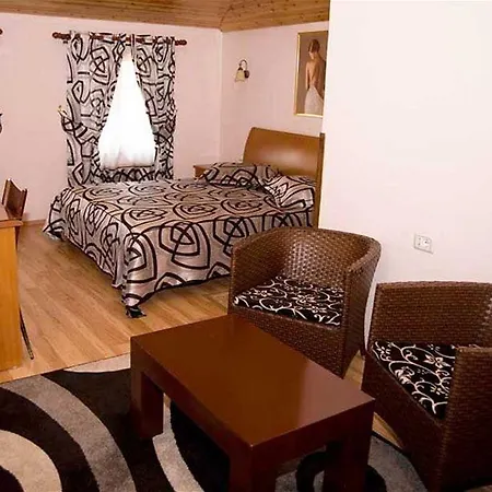 威拉塔法斯酒店 3* 地拉那