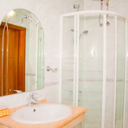 威拉塔法斯酒店 3* 地拉那