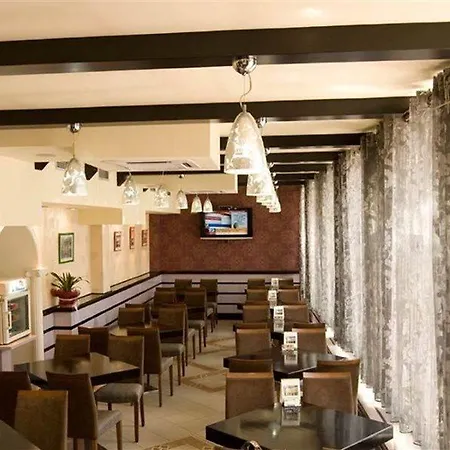 ホテル Tafaj ティラナ