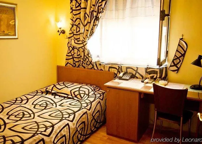 威拉塔法斯酒店 地拉那