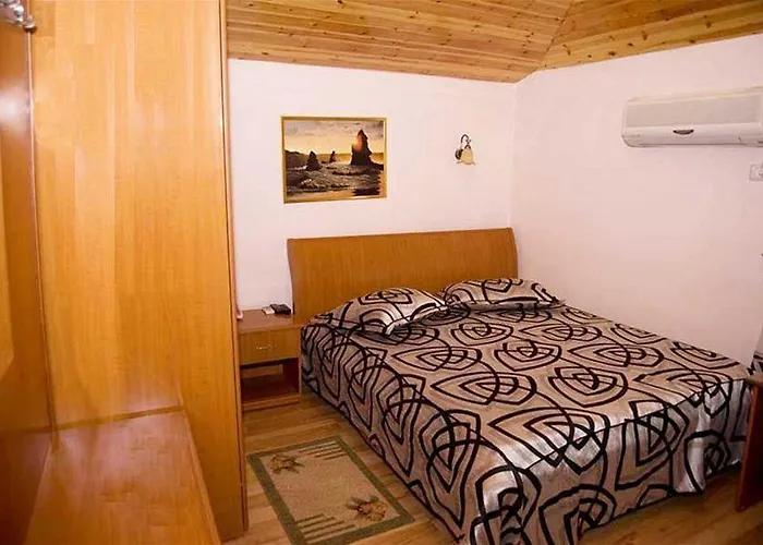 威拉塔法斯酒店 地拉那