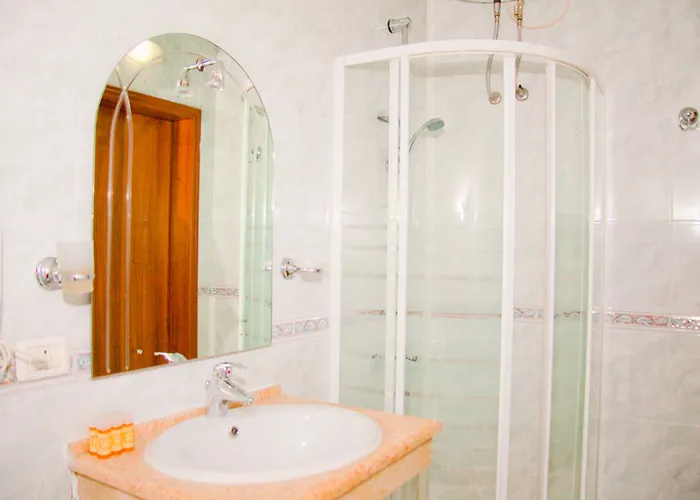 威拉塔法斯酒店 3* 地拉那